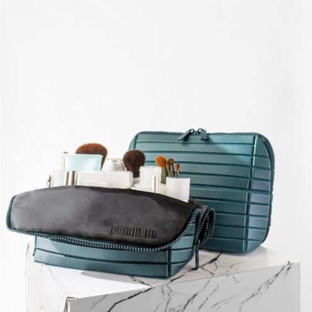 ISO parallelle spruce cosmetic bag. Size small or medium